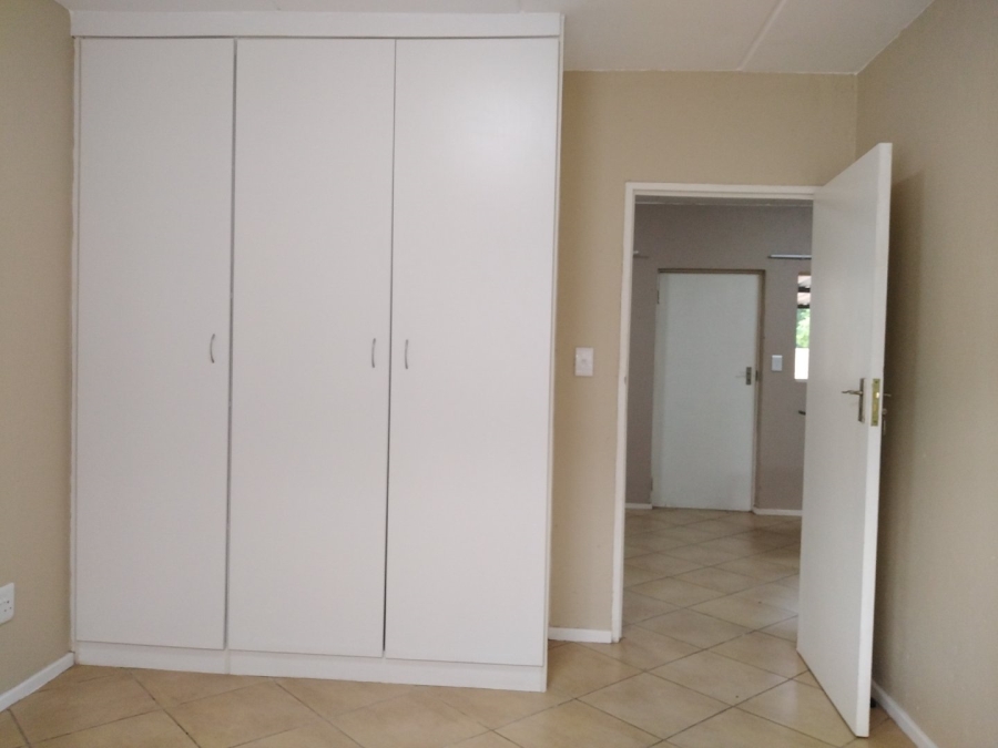 To Let  Bedroom Property for Rent in Van Der Hoff Park North West